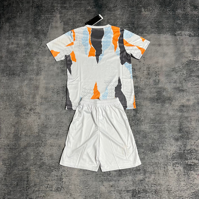 REAL MADRID PRE JUEGO 25/26 CONJUNTO INFANTIL